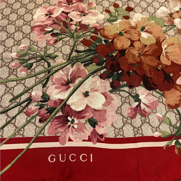Gucci Blooms Scarf - Picture 3 of 7